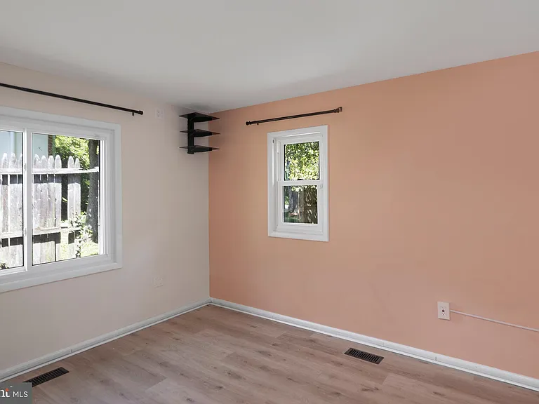 68 Mountain Ave — Photo 16