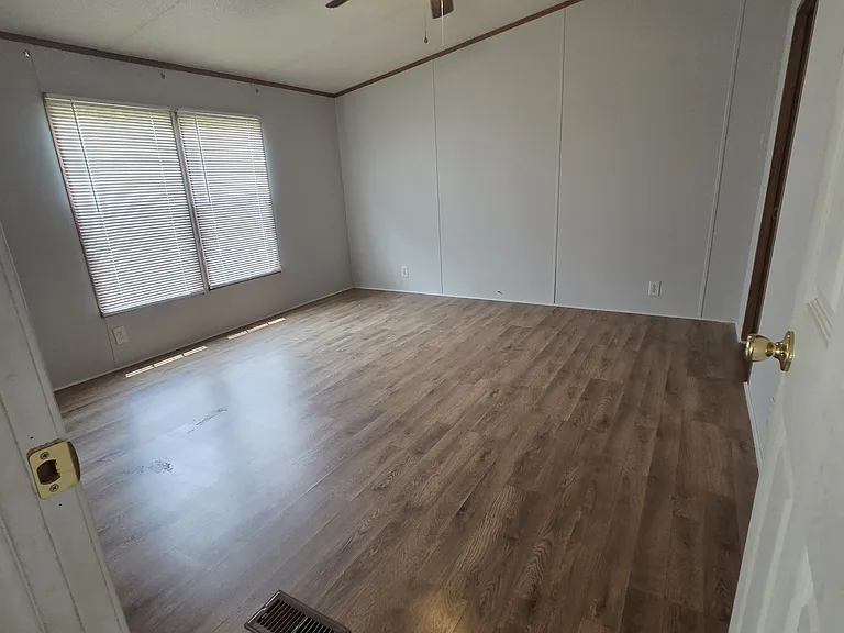 222 Blackburn St — Photo 14