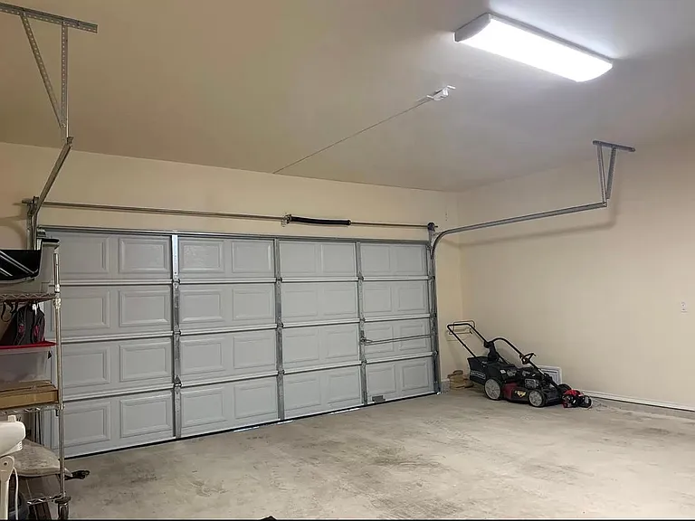 5981 Midcrown Dr — Photo 20
