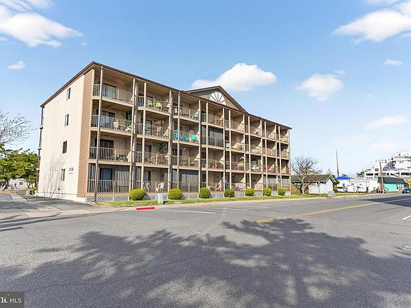 3rd image of 204 33rd St #208