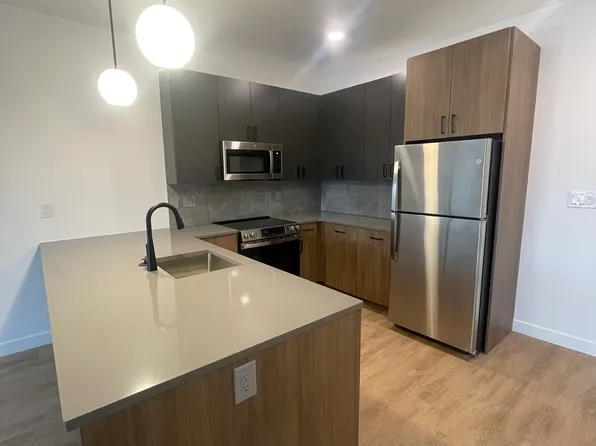 198 Gardner St #310, West Roxbury, MA 02132