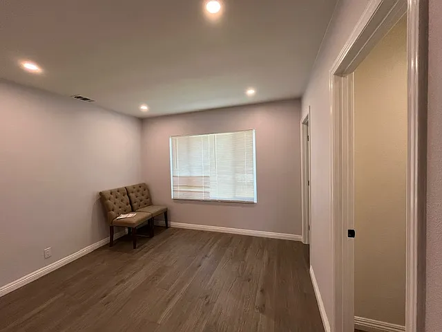 1366 W Cameron St — Photo 9
