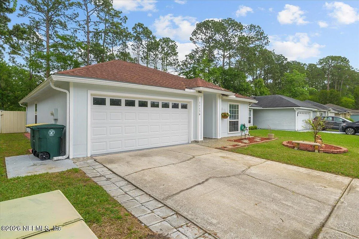 3 bed, 2.0 bath, 1267 sqft, $2,350 — Photo 3