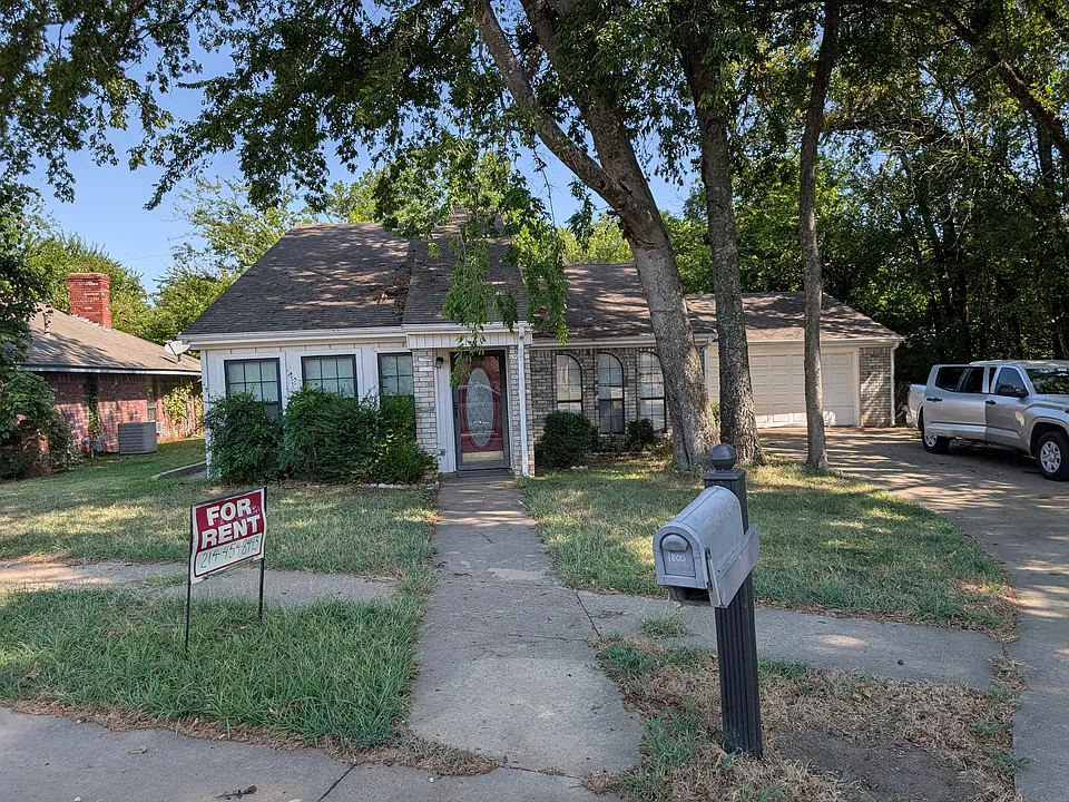 1800 Woodbridge Dr