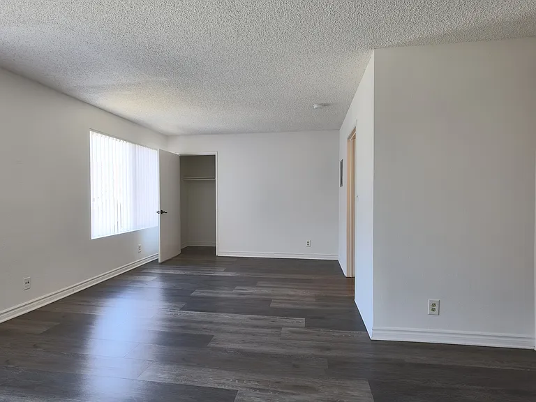 909 Irolo St — Photo 16
