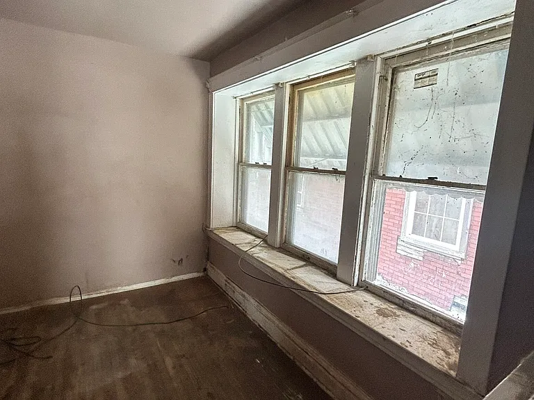 4546 Pope Ave — Photo 15