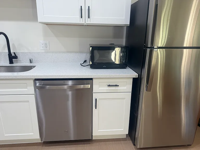 2405 S 6th Ave — Photo 9