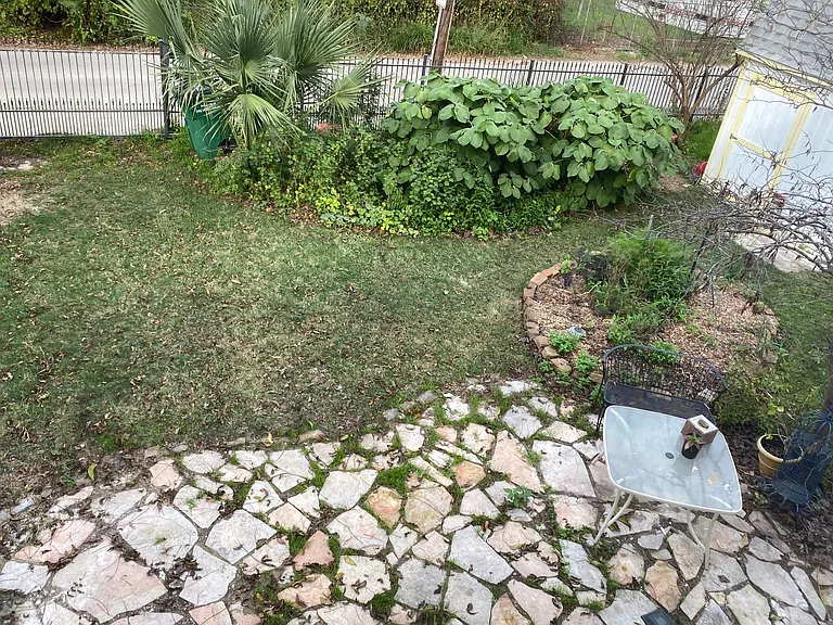 1009 Gillespie St — Photo 17