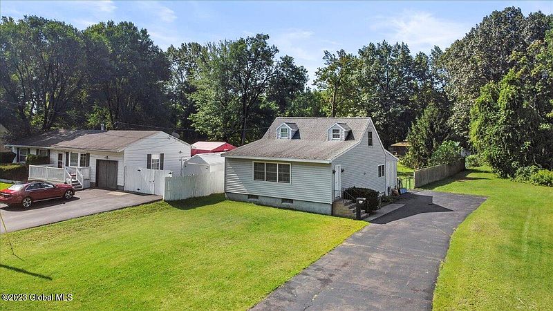 3rd image of 3404 McDonald Avenue