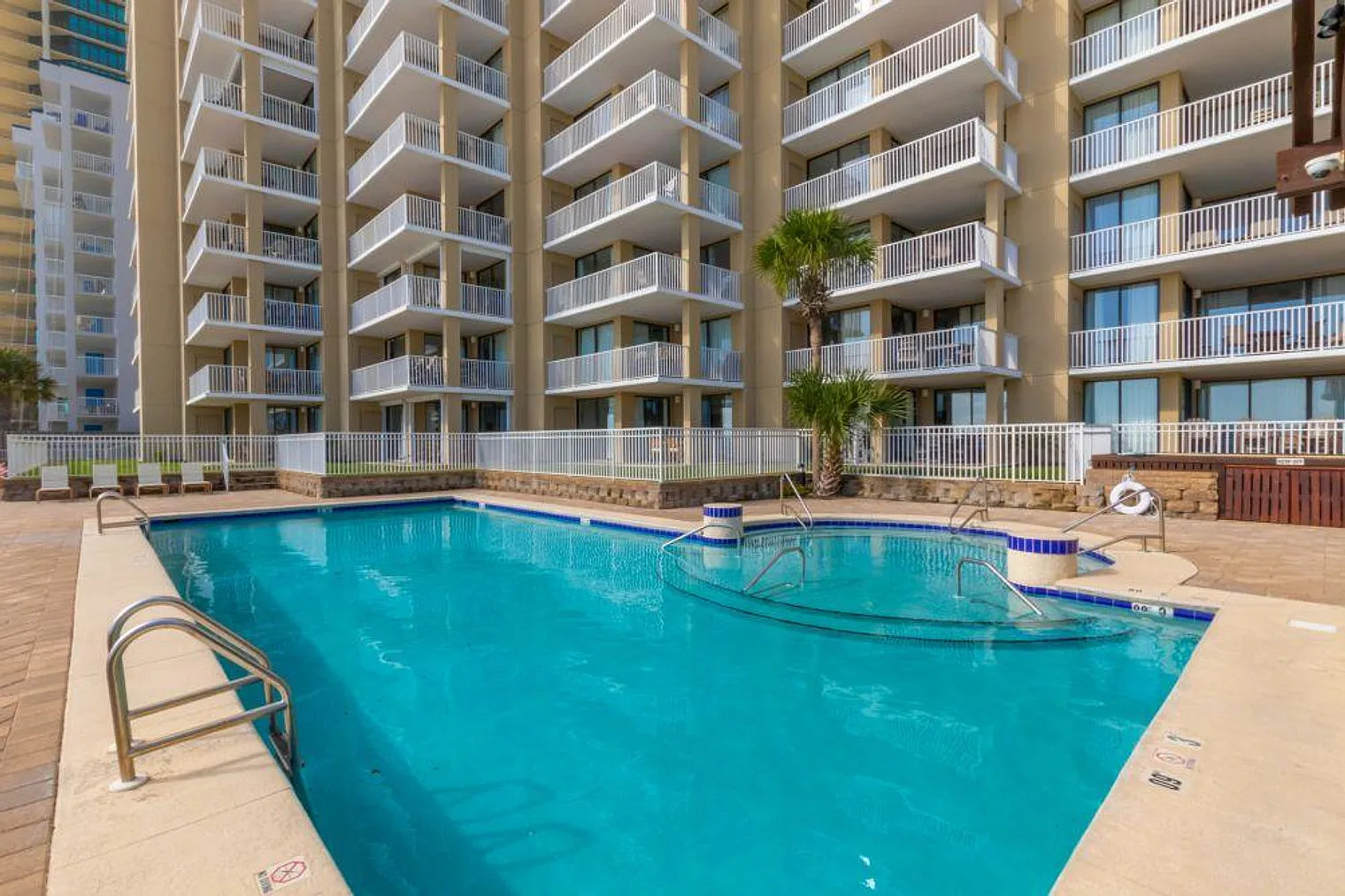 3 bed, 3.0 bath, 1291 sqft, $5,066 — Photo 4