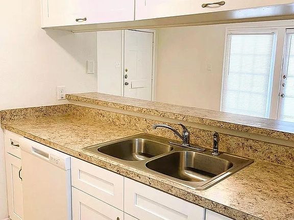 5th image of 1307 Brenda Ln
