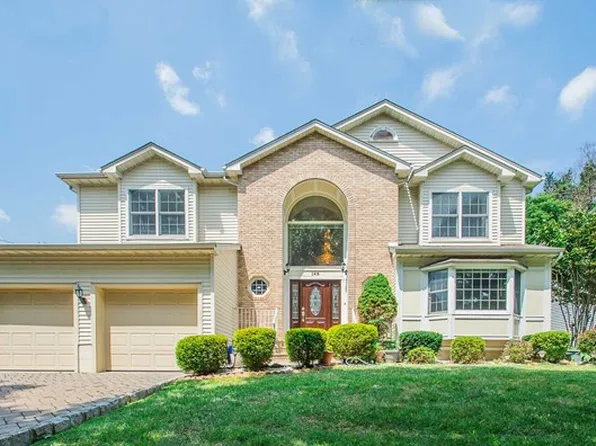 146 Split Rock Rd, Paramus, NJ 07652