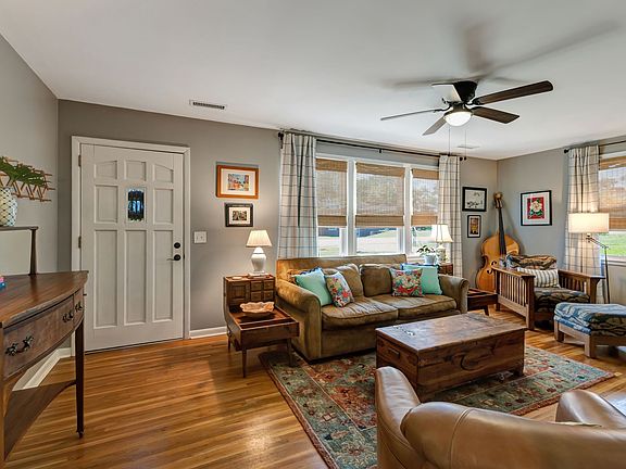3rd image of 207 Bonnafield Dr
