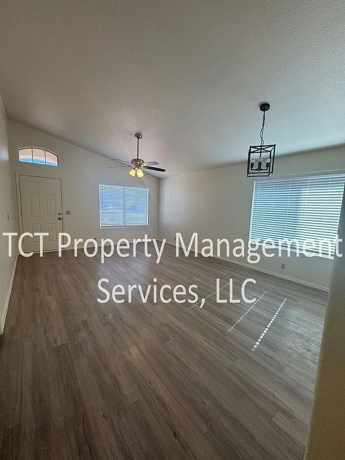 4 bed, 2.0 bath, 1800 sqft, $2,395 — Photo 2