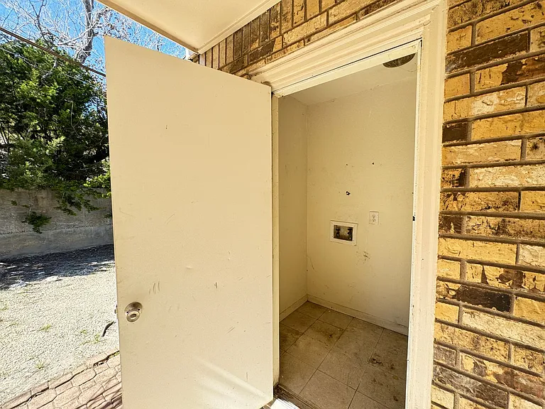 907 N 7th St — Photo 55