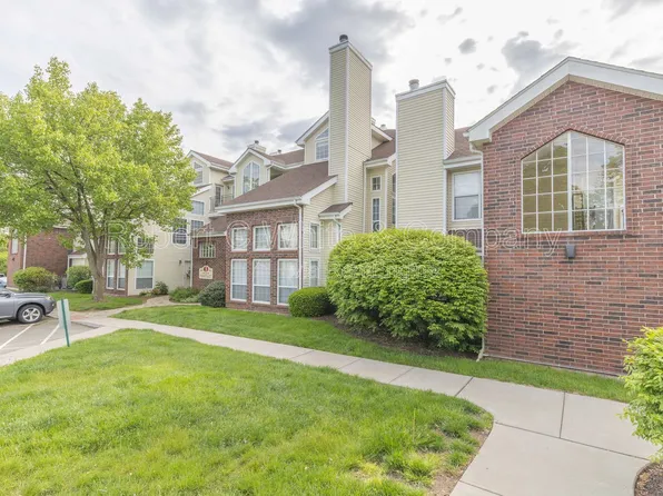 75 Carriage Crossing Ln, Middletown, CT 06457