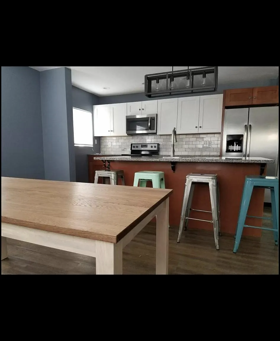6 bed, 2000 sqft, $4,950 — Photo 2