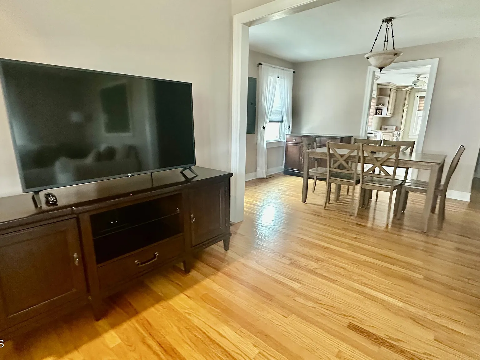 4 bed, 2624 sqft, $6,000 — Photo 4