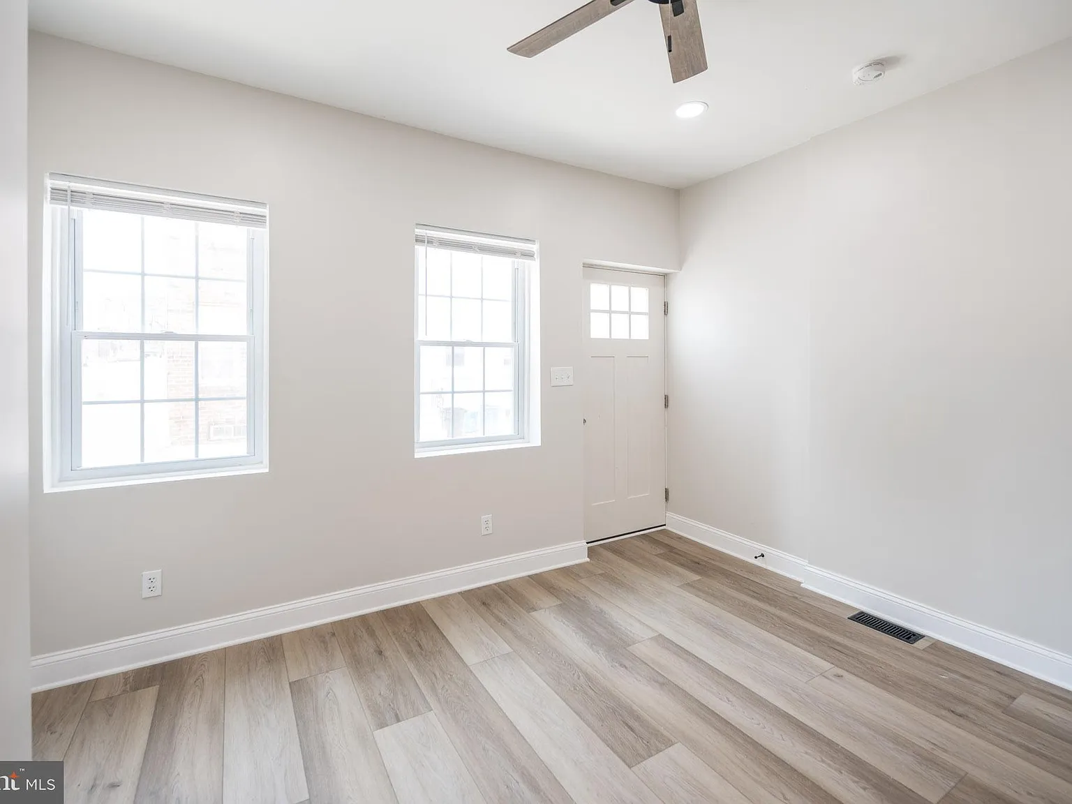 4 bed, 1500 sqft, $3,095 — Photo 4