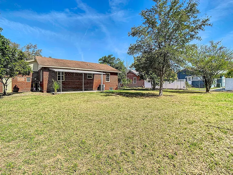 401 E Lambright St — Photo 35