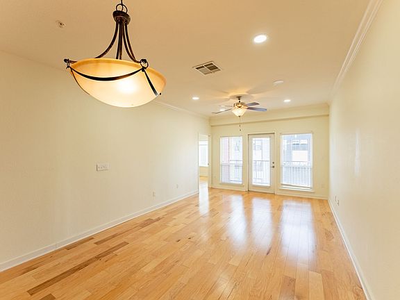 4th image of 910 W 25th St APT 504