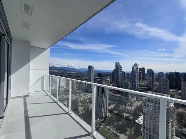 6087 Wilson Ave #3704, Burnaby, BC V5H 4R8