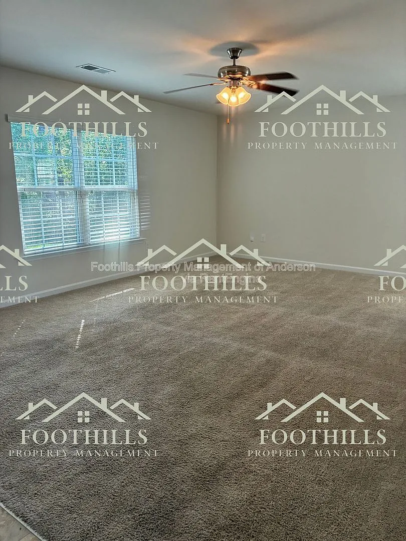 3 bed, 2.5 bath, 2478 sqft, $1,975 — Photo 3