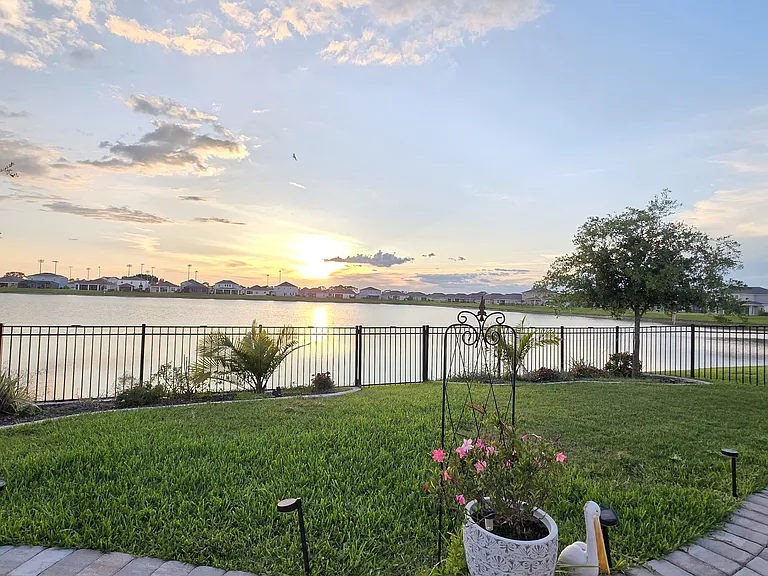 576 Kylar Dr NW — Photo 3