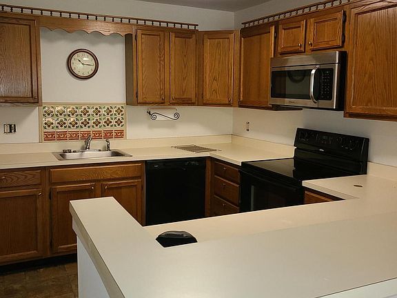 5th image of 211 Everest Cir