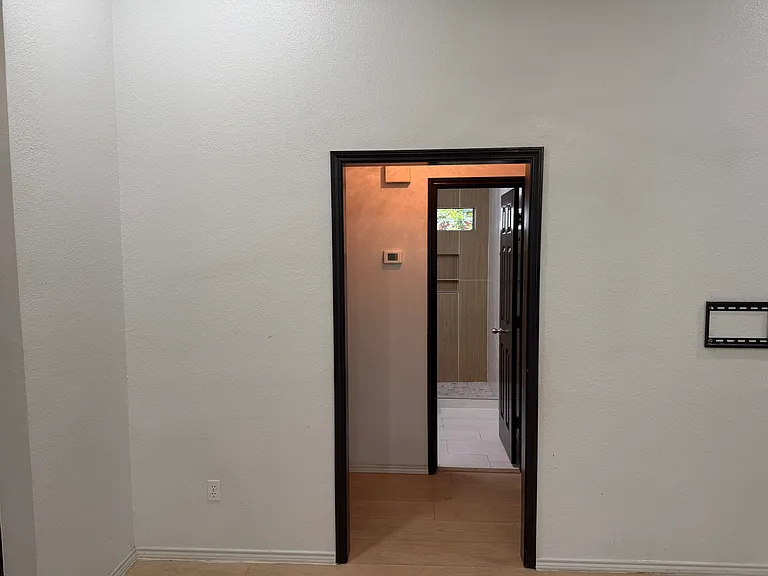 2107 Ridgecliff Dr — Photo 3