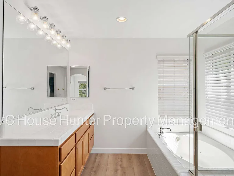 708 Entrada Dr — Photo 34