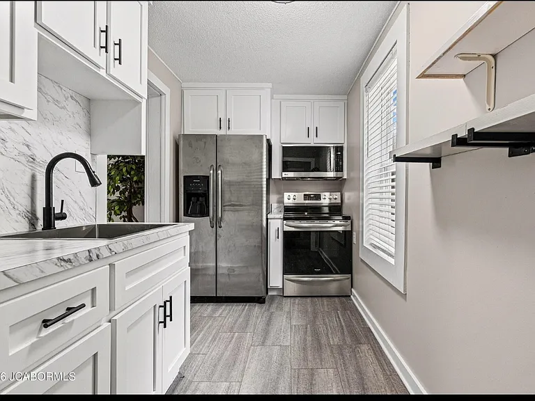 420 Vetter Ln — Photo 5