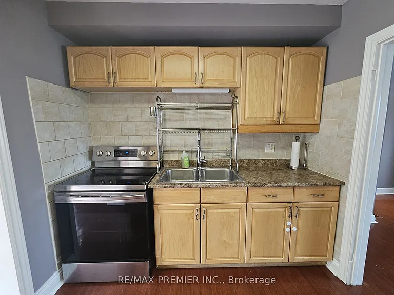 147 Calvington Dr #MAIN FLOOR — Photo 6