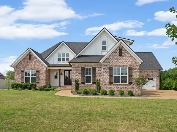 731 Farmington Dr, Lebanon, TN 37087