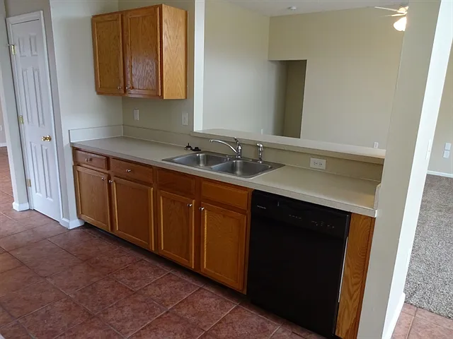 3 bed, 2.0 bath, 1769 sqft, $2,385 — Photo 2