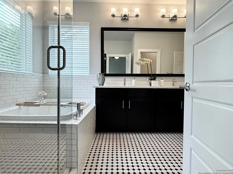 5843 Whitby Rd #13 — Photo 11