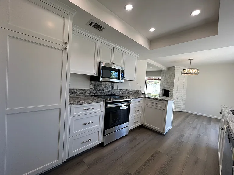 5435 Villas Dr — Photo 10