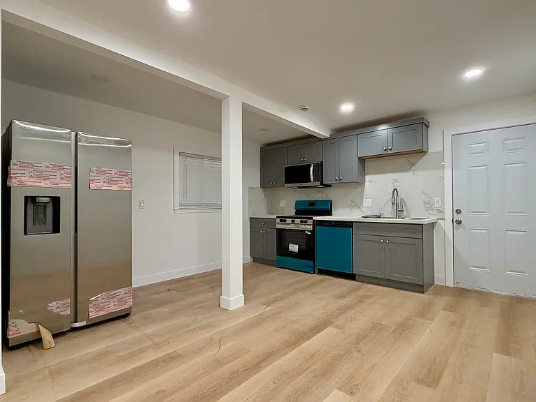 151 N 7th St — Photo 2