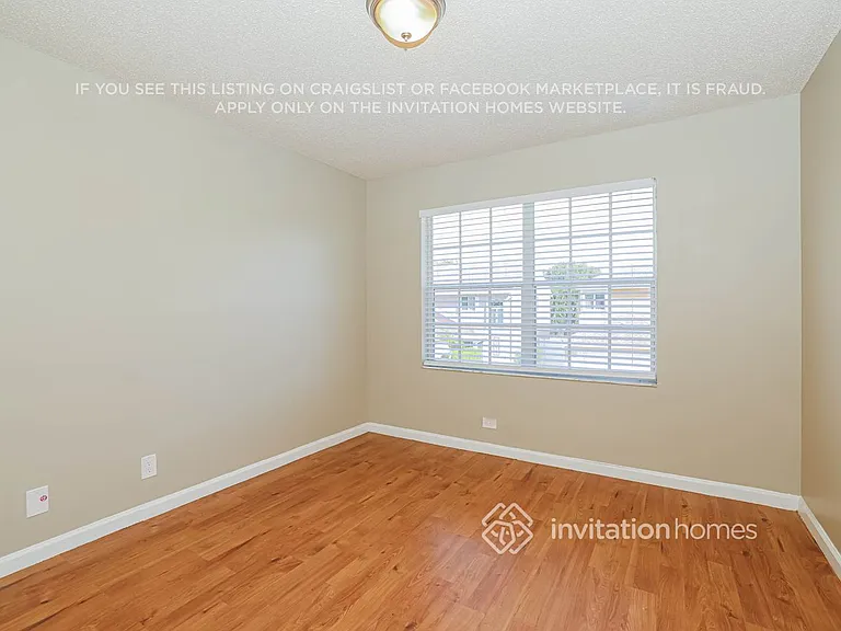 1081 Fairfax Cir W — Photo 14
