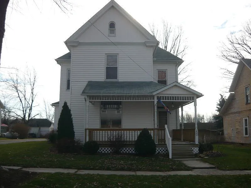 252 E State St photo 1