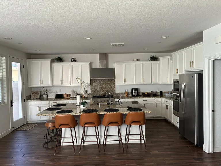 1438 S Bella Vita St — Photo 2