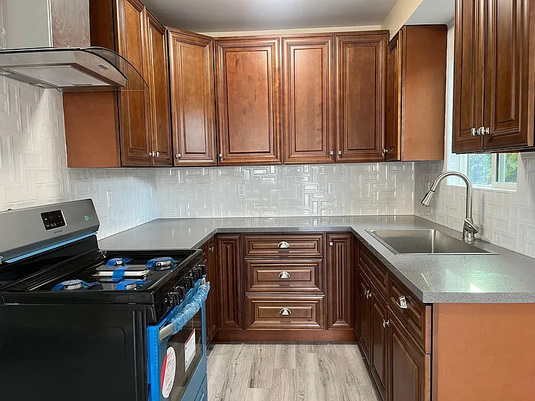 13816 Cohasset St — Photo 3