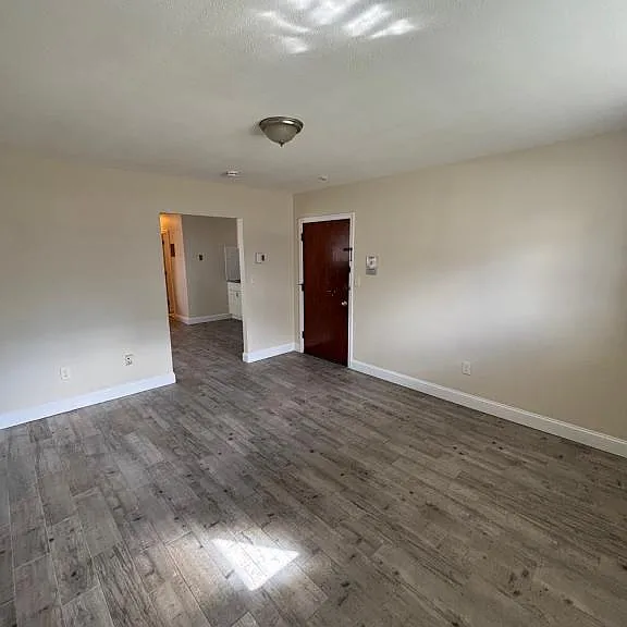 656 Hyde Park Ave — Photo 4