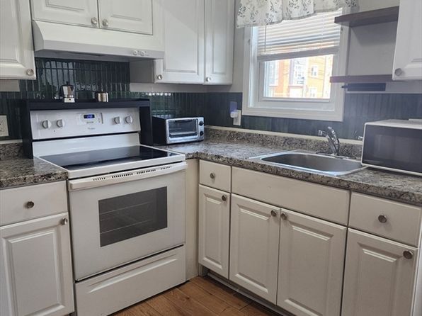 138 Franklin St APT 3