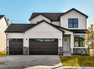 4715 89th St, Urbandale, IA 50322