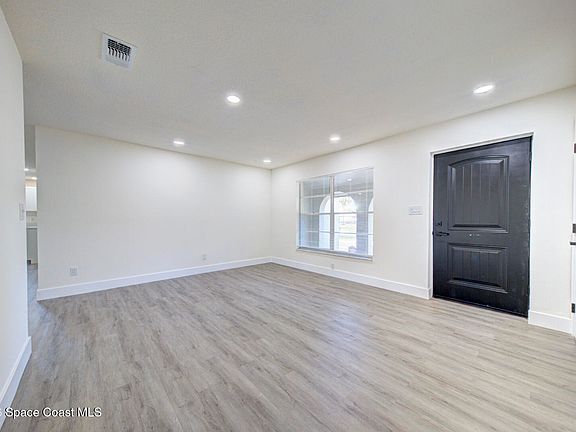 5th image of 1095 Carol Ave