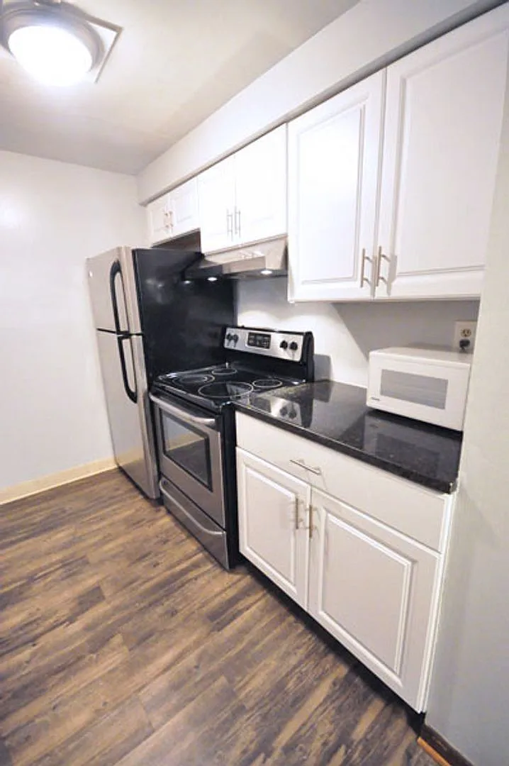 2 bed, 1.0 bath, $1,395 — Photo 4