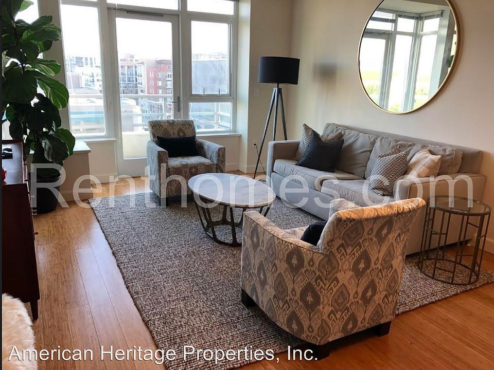 1st image of 825 W Beech St Unit 405