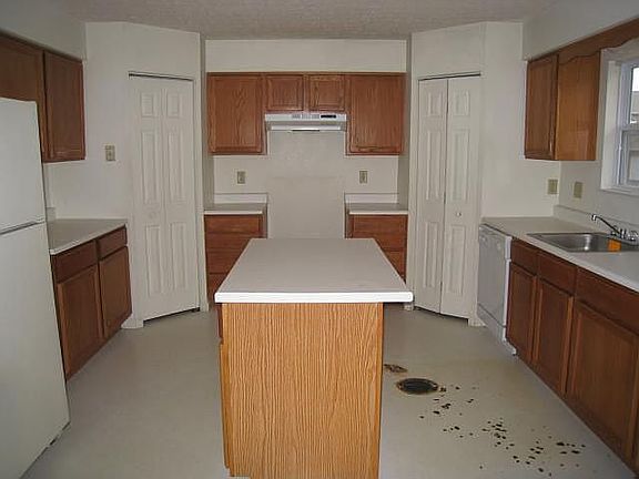 4th image of 3250 Erdem Ct