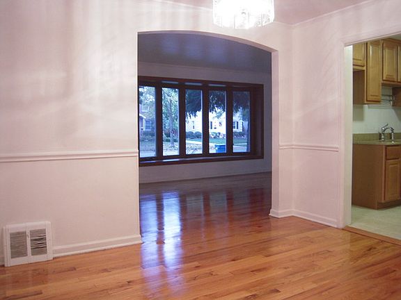 4th image of 633 S 10th Ave